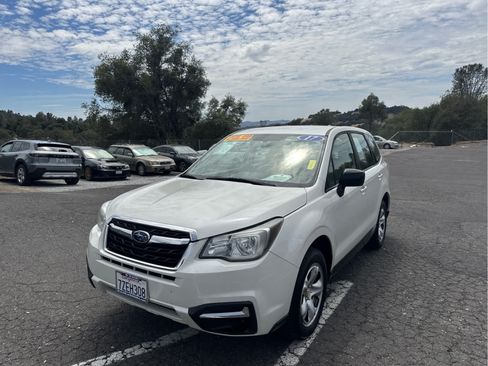 Used 2017 Subaru Forester 2.5i AWD/4WD image 1