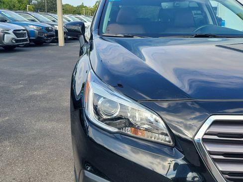 Used 2017 Subaru Outback 2.5i Touring AWD/4WD image 7