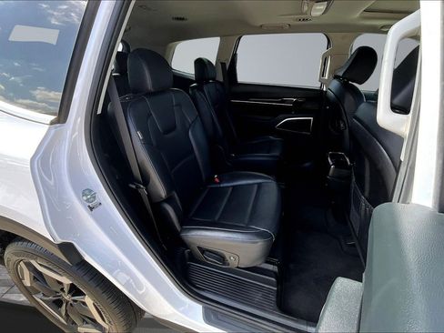 Used 2025 Kia Telluride S FWD image 26