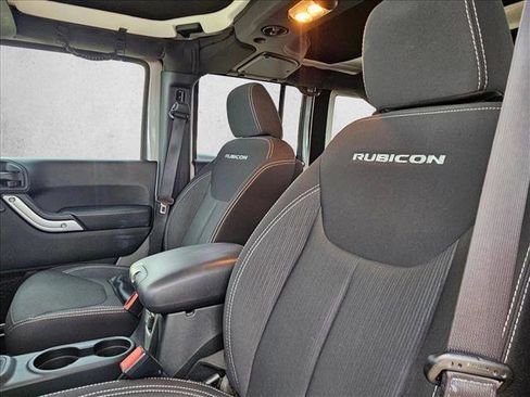 Used 2017 Jeep Wrangler Unlimited Rubicon w/ Connectivity Group AWD/4WD image 17