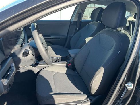 Used 2025 Kia K4 LXS image 27