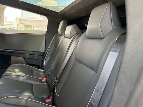 Used 2025 Tesla Cybertruck AWD Crew Cab image 19