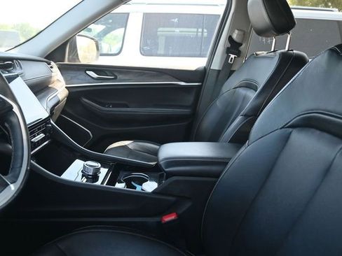 Used 2022 Jeep Grand Cherokee L Limited image 8