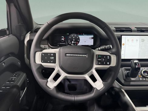 Used 2025 Land Rover Defender 110 S image 13