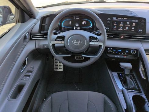 Used 2025 Hyundai Elantra Sport FWD image 15