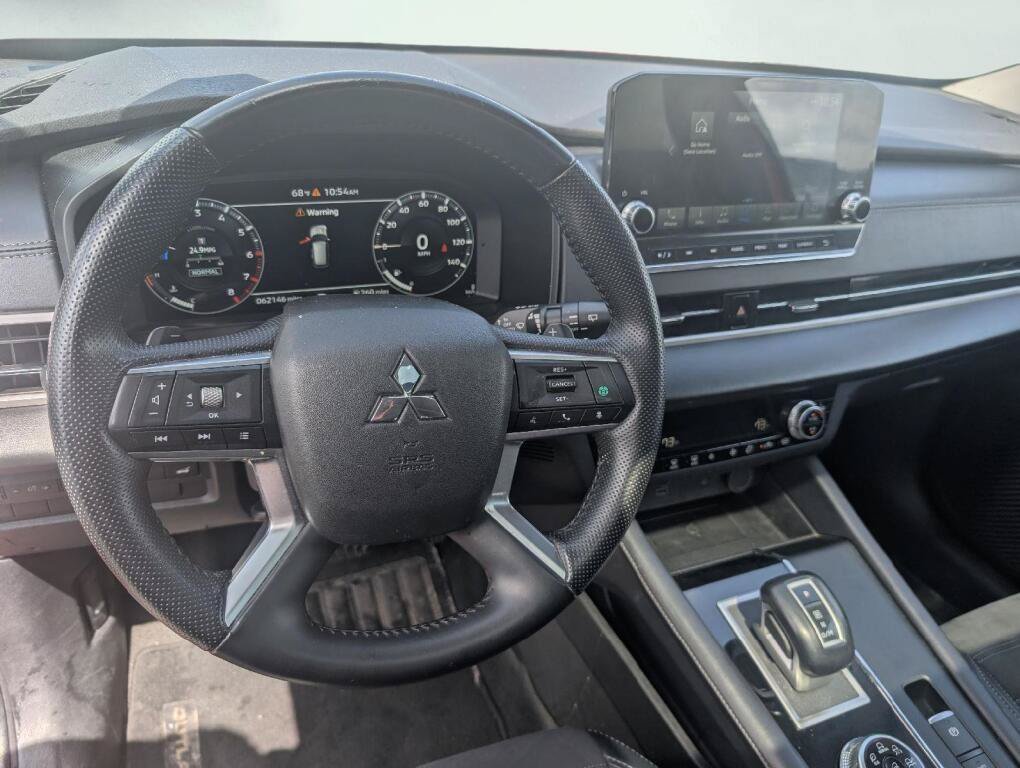 Used 2024 Mitsubishi Outlander SE AWD/4WD image 11