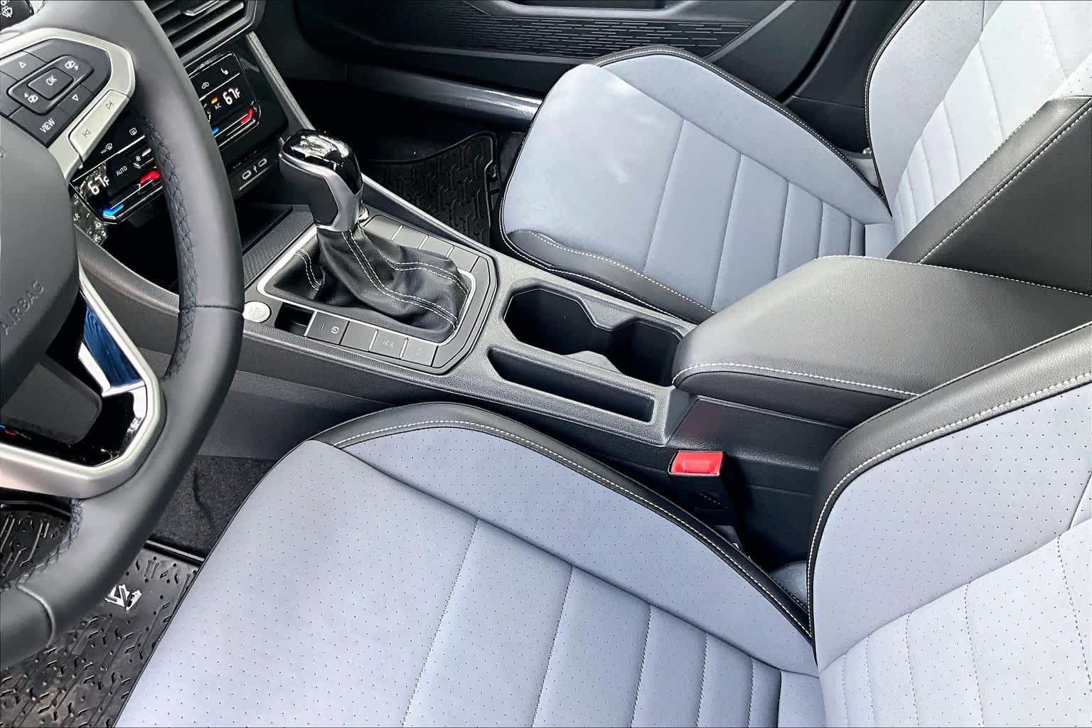 New 2027 Volkswagen Jetta SE FWD image 7