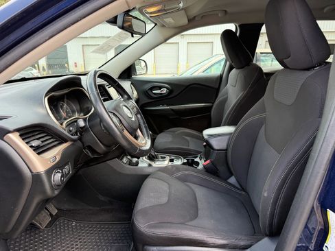 Used 2015 Jeep Cherokee Latitude w/ Cold Weather Group AWD/4WD image 2