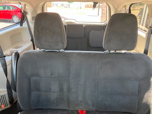 Used 2017 Dodge Grand Caravan SE w/ Power Window Group FWD image 16