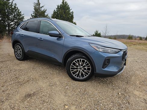 Certified 2024 Ford Escape SE w/ PHEV Premium Package image 2