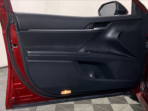 Used 2019 Toyota Camry LE image 20