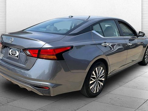 Used 2025 Nissan Altima 2.5 SV FWD image 5
