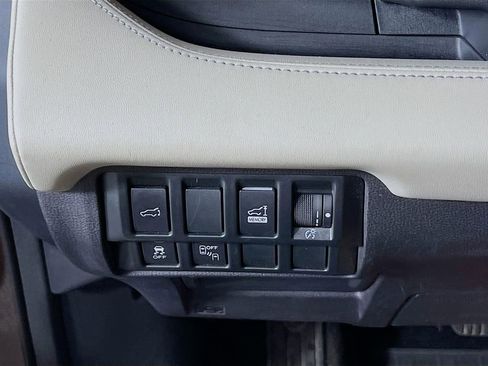 Used 2019 Subaru Ascent Touring w/ Popular Package #2 image 9