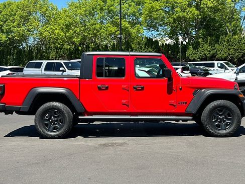 Used 2021 Jeep Gladiator Sport w/ Trailer Tow Package AWD/4WD image 3