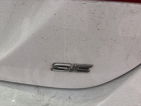 Used 2019 Toyota Camry SE image 10