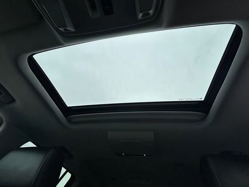 Used 2019 Chevrolet Suburban Premier AWD/4WD image 32