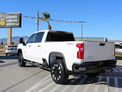 Used 2020 Chevrolet Silverado 2500 Custom w/ Custom Value Package image 3