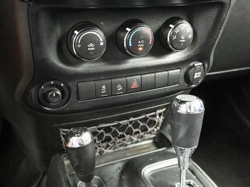 Used 2017 Jeep Wrangler Unlimited Sport AWD/4WD image 39