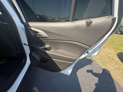 Used 2025 Chevrolet Trax LT w/ Sunroof Package image 20