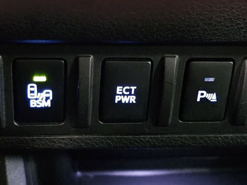 Used 2017 Toyota Tacoma TRD Sport image 11