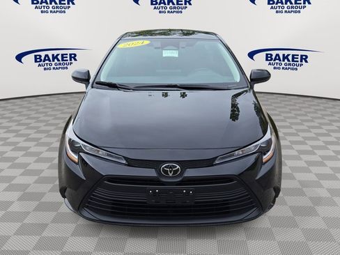 Used 2024 Toyota Corolla LE image 2