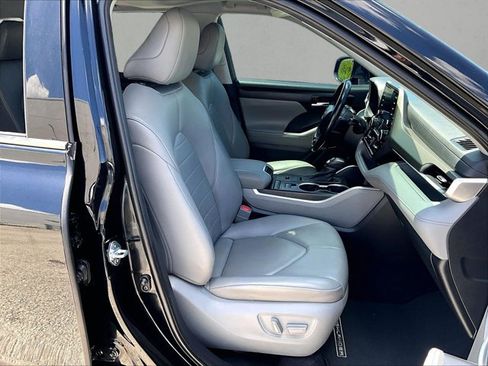 Used 2020 Toyota Highlander XLE FWD image 9