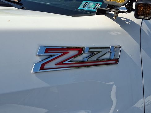 Used 2024 Chevrolet Silverado 2500 Custom w/ Custom Convenience Package AWD/4WD image 6