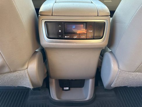 Used 2017 Toyota Highlander Limited AWD/4WD image 35