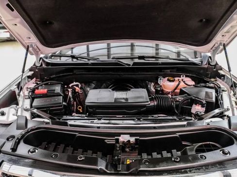 Used 2022 GMC Yukon XL SLT w/ SLT Premium Package image 8