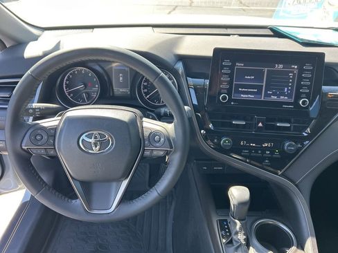 Used 2022 Toyota Camry SE image 5