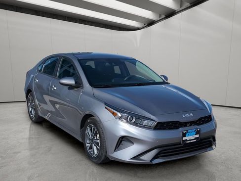 Used 2023 Kia Forte LXS image 7