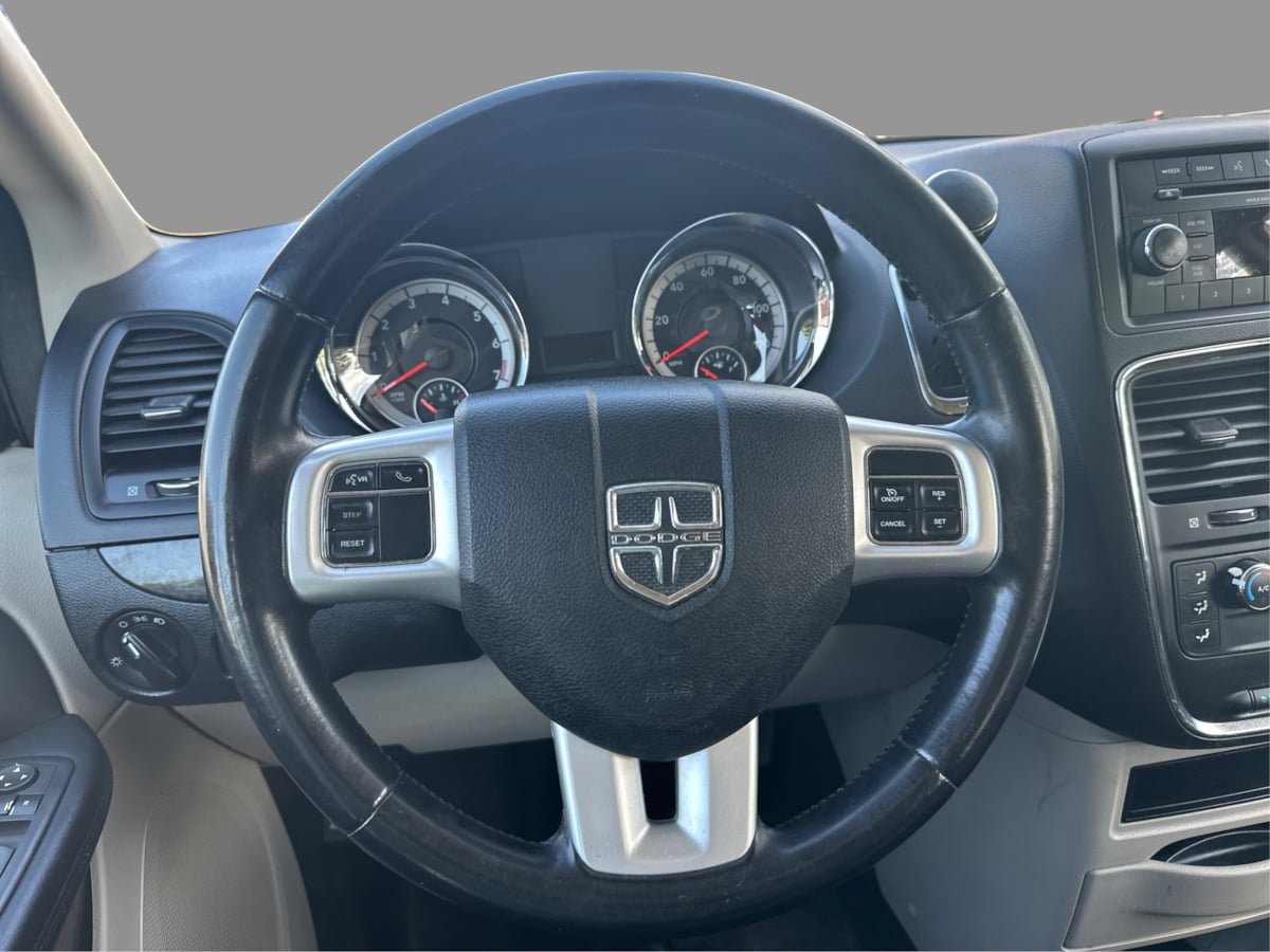 Used 2016 Dodge Grand Caravan American Value Package w/ UConnect Hands-Free Group FWD image 35
