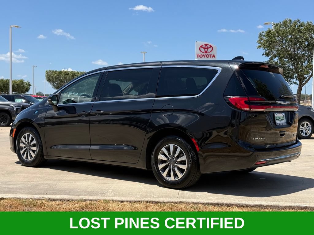 Used 2023 Chrysler Pacifica Touring-L FWD image 3
