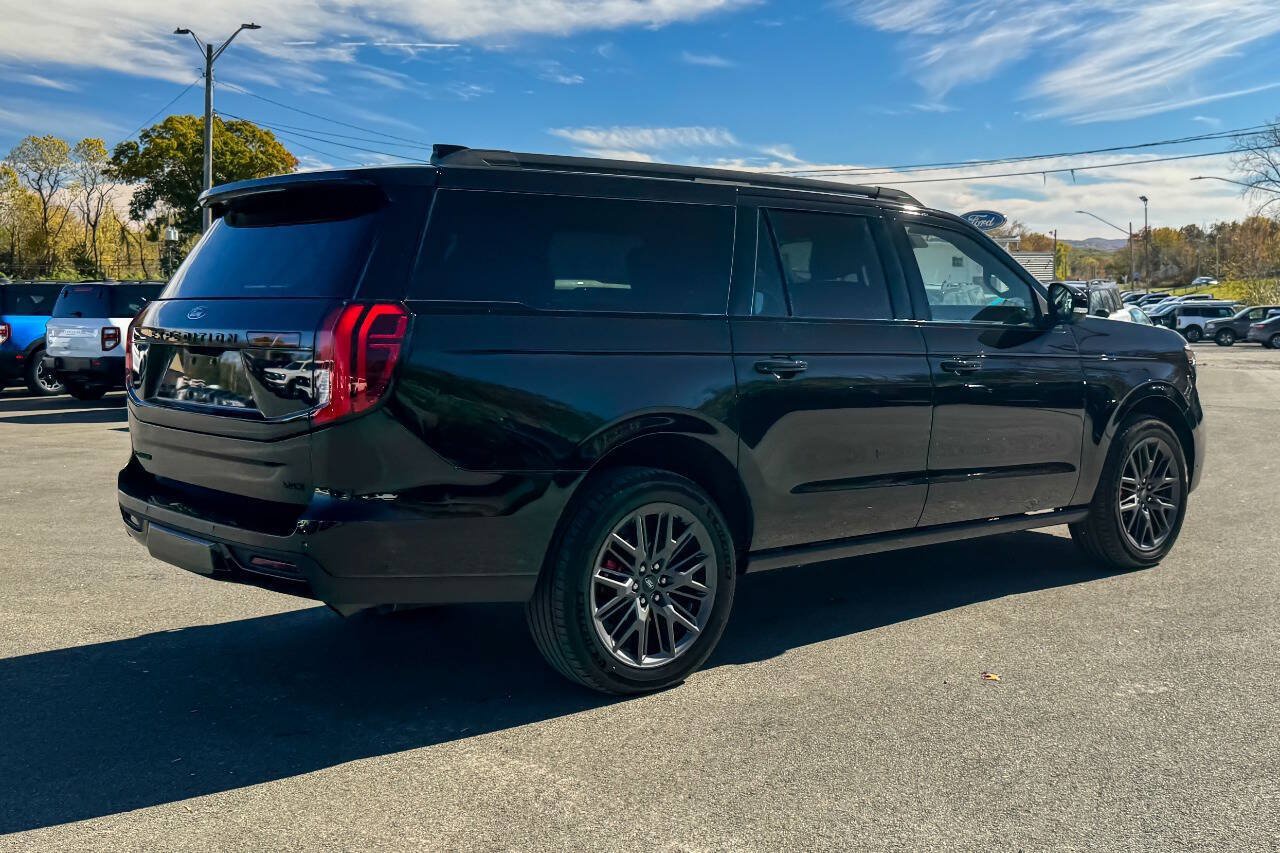 Used 2025 Ford Expedition Max Platinum w/ Stealth Performance Package AWD/4WD image 3