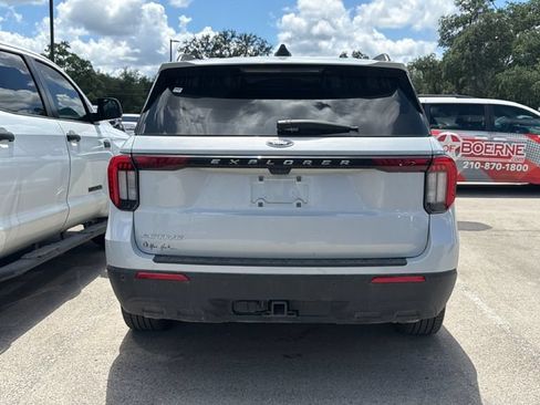 Used 2025 Ford Explorer Active RWD image 9