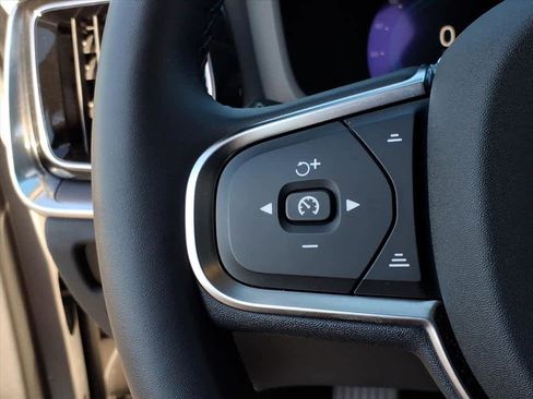 Used 2025 Volvo S60 B5 Core image 39