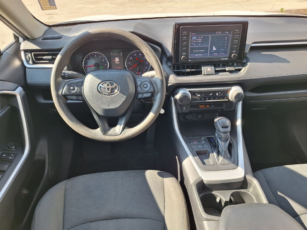 Used 2021 Toyota RAV4 LE FWD image 9
