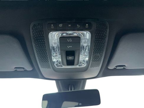 Used 2022 Mercedes-Benz GLB 250 w/ Premium Package Lite image 30