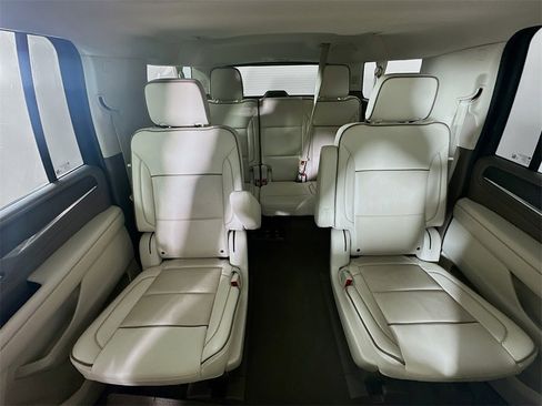 Used 2023 GMC Yukon XL Denali image 13