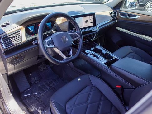 Used 2024 Volkswagen Atlas SE FWD image 11