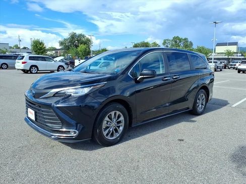 Used 2023 Toyota Sienna XLE FWD image 9