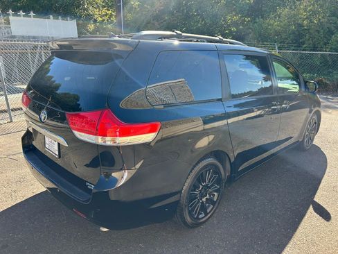 Used 2012 Toyota Sienna Limited w/ Premium Pkg AWD/4WD image 5