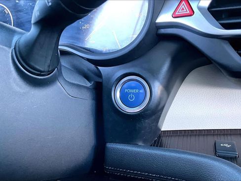 Used 2022 Toyota Sienna XLE image 33