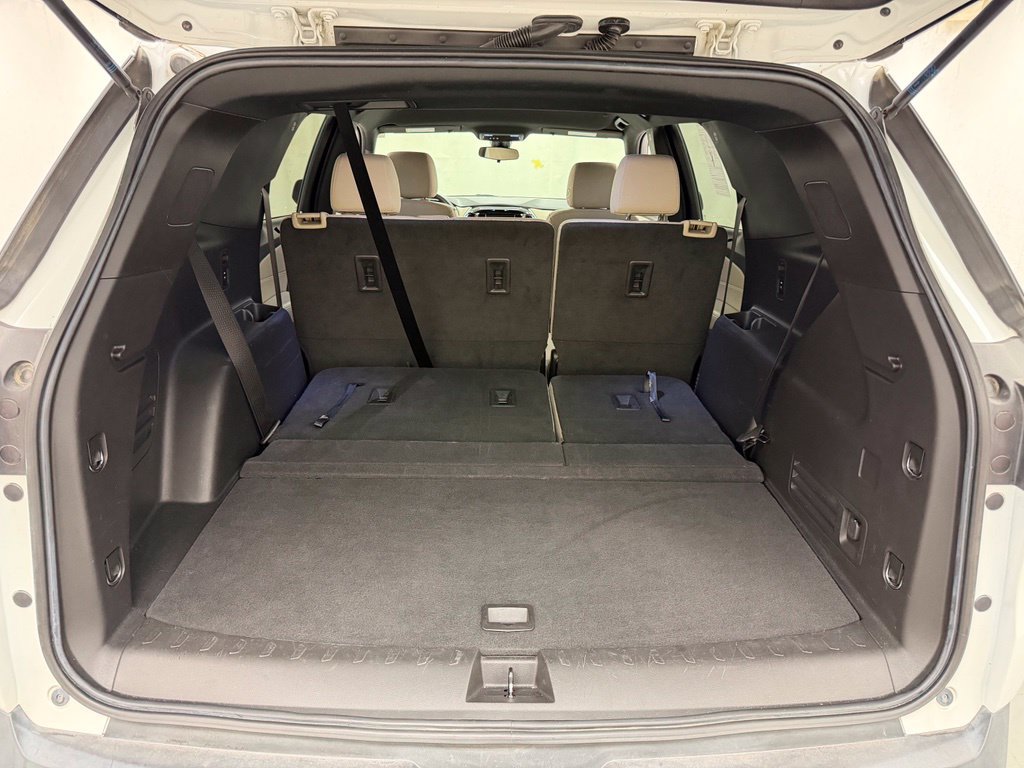 Used 2022 Chevrolet Traverse LS AWD/4WD image 6