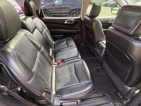 Used 2017 Nissan Pathfinder Platinum w/ Family Entertainment Package image 29