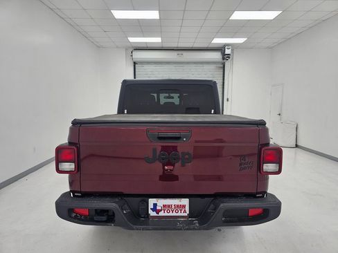 Used 2022 Jeep Gladiator Sport image 9