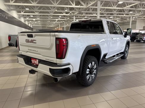 Used 2025 GMC Sierra 3500 Denali w/ Technology Package AWD/4WD image 6