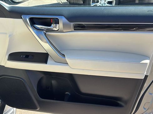 Used 2023 Lexus GX 460 Premium w/ Premium Package image 21