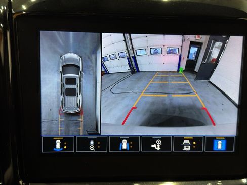 Used 2023 Chevrolet Traverse High Country image 31