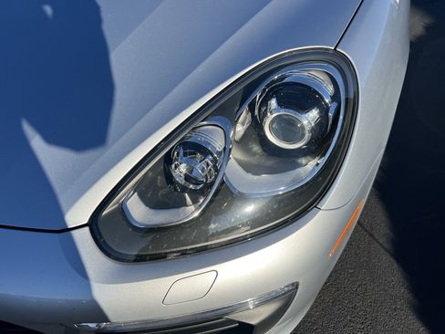 Used 2018 Porsche Cayenne Platinum Edition image 6